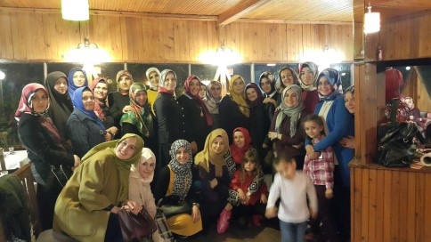 Akyazı Ak Parti Kadın Kollarına Teşekkür Yemeği