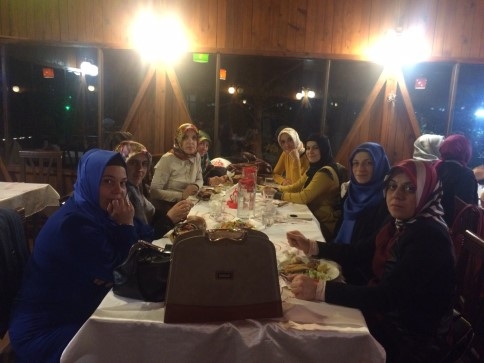 Akyazı Ak Parti Kadın Kollarına Teşekkür Yemeği