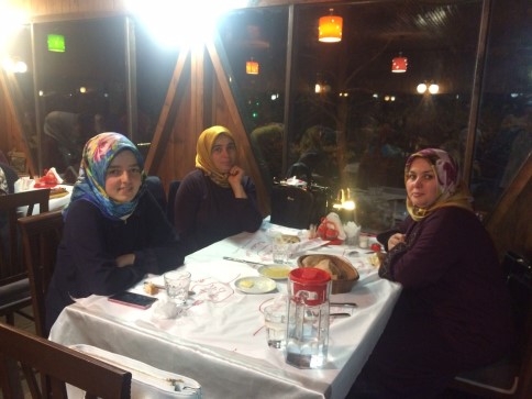 Akyazı Ak Parti Kadın Kollarına Teşekkür Yemeği