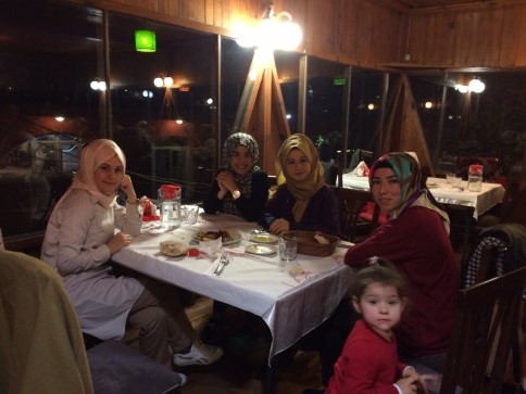 Akyazı Ak Parti Kadın Kollarına Teşekkür Yemeği