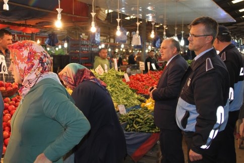 Akyazı Belediyesi Zabıta Ekipleri Sıkı Denetimlerini  Sürdürüyor