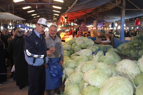Akyazı Belediyesi Zabıta Ekipleri Sıkı Denetimlerini  Sürdürüyor
