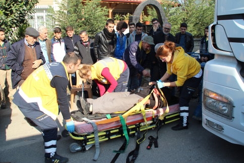 Tır 3 Tekerlekli Bisiklete Çarptı