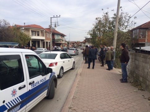 MOTOSİKLE İLE OTOMOBİL KAFA KAFAYA ÇARPIŞTI