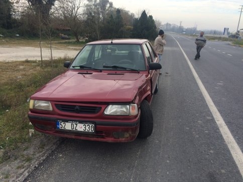 Otomobil Motosikletle Çarpıştı 1 yaralı