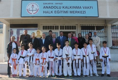 Hem Müdürü Yaman’dan Karatecilere Maddi Destek