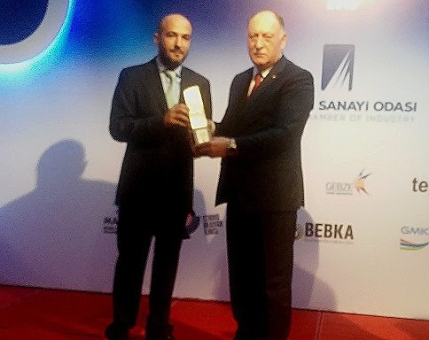 Z.ŞİNASİ BAYRAKTAR KOCAELİDE ÖDÜL VERDİ