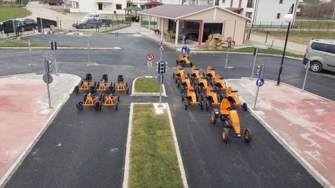 Arabayı Gören Trafik Parka Koşuştu