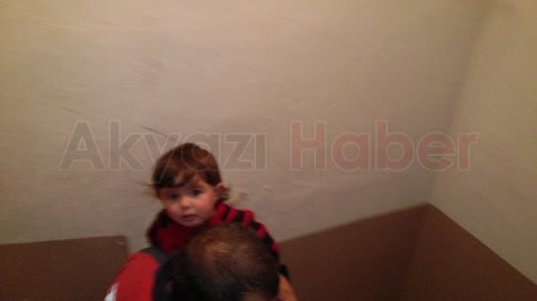 Evde Yalnız Bırakılan Çocuğu İtfaiye Kurtardı
