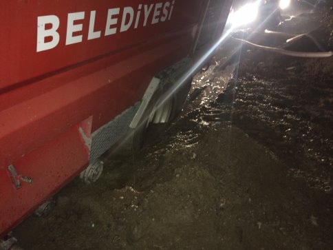 Kanalizasyon Firması, Atölye Yandıktan Sonra Yolu Düzeltti