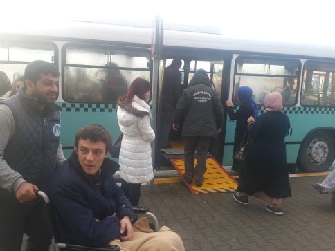 Başkan Akcan’dan Akyazı’nın Engellilerine Jest