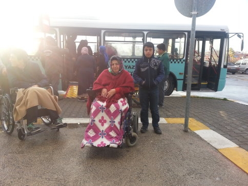 Başkan Akcan’dan Akyazı’nın Engellilerine Jest