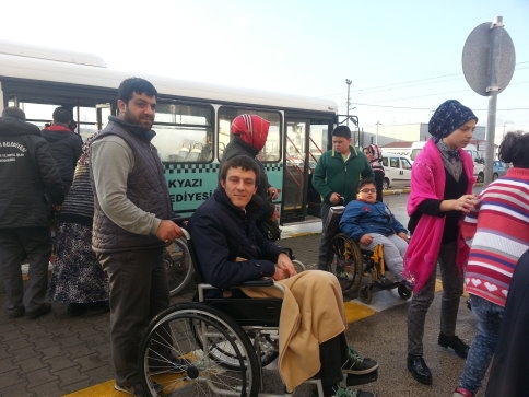 Başkan Akcan’dan Akyazı’nın Engellilerine Jest