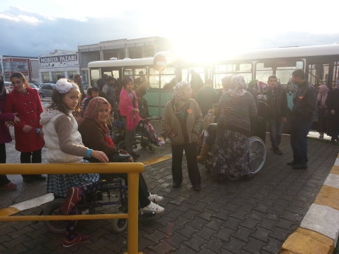 Başkan Akcan’dan Akyazı’nın Engellilerine Jest