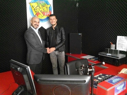 PİRAMİT FM’den Akyazı FM’e jest