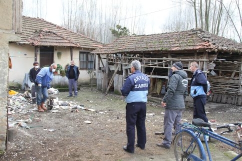 Akyazı Belediyesinden Çöp Ev Operasyonu