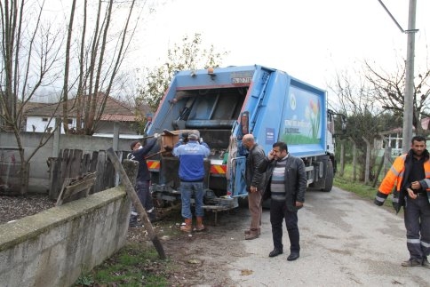 Akyazı Belediyesinden Çöp Ev Operasyonu