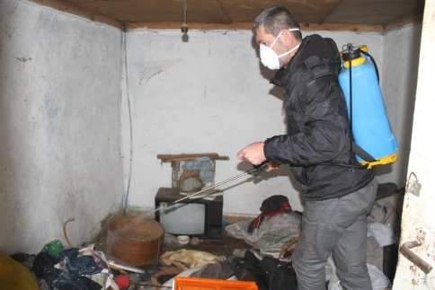 Akyazı Belediyesinden Çöp Ev Operasyonu