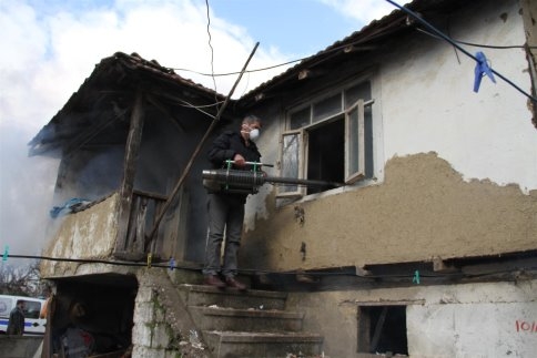 Akyazı Belediyesinden Çöp Ev Operasyonu