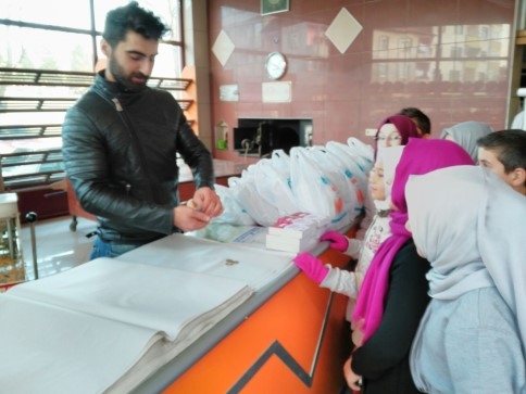 Komşusu Açken Tok Yatan Bizden Değildir