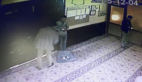 Suriyeli Gençler Bu Taktikle Camide Para Topladı