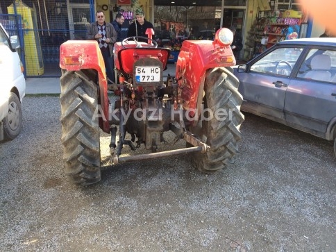 Karaçalılık’ta Otomobil Traktöre Çarptı Kaza 4 Yaralı 