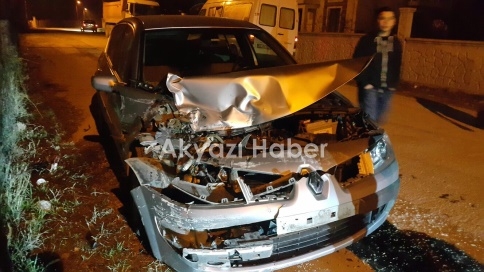 Otomobil ile Kamyon Çarpıştı 