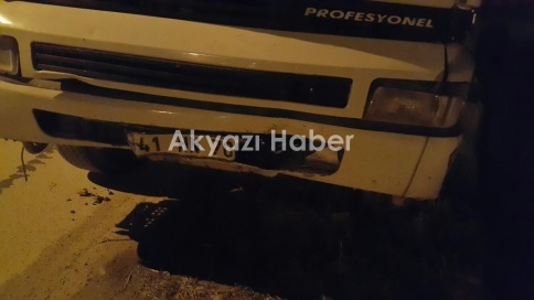 Otomobil ile Kamyon Çarpıştı 