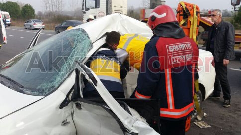 Son Dakika Trafik Kazası Otomobil İki Büklüm Oldu