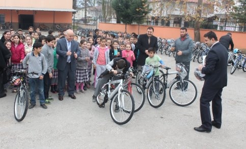 Spor İçin Bisikletler Törenle Dağıtıldı