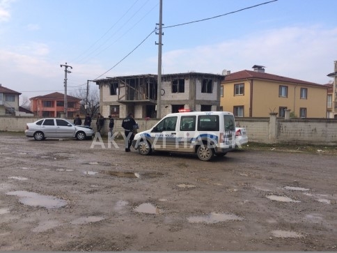 Boş Otoparkta Duvara Çarpan Sürücü Yaralandı