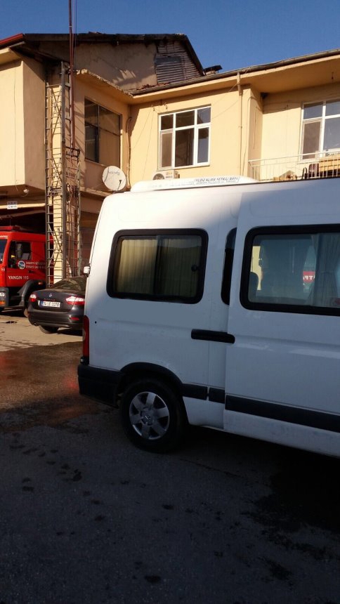 Seyir Halindeki Minibüsün Motoru Alev Aldı