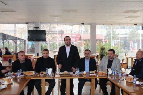 Akyazı STK’ları Gençliği Masaya Yatırdı