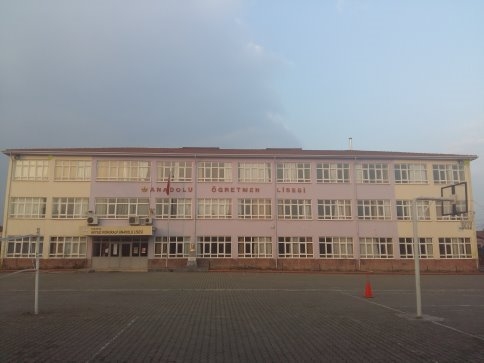 Kamera Kayıtları İle Birlikte Okulu Soydular