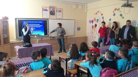 Gönüllü SAÜ öğrencilerinden Jest