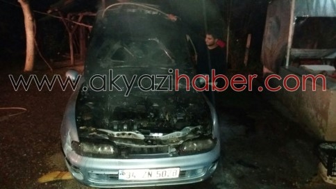 Park Halindeki Otomobil Alev aldı