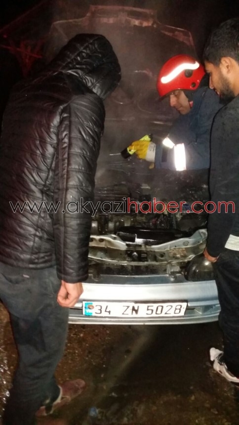 Park Halindeki Otomobil Alev aldı