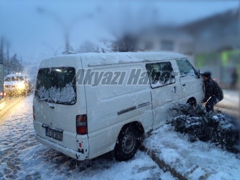 Kaygan Yollar Trafiği Olumsuz Etkiliyor 
