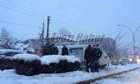 Kaygan Yollar Trafiği Olumsuz Etkiliyor 