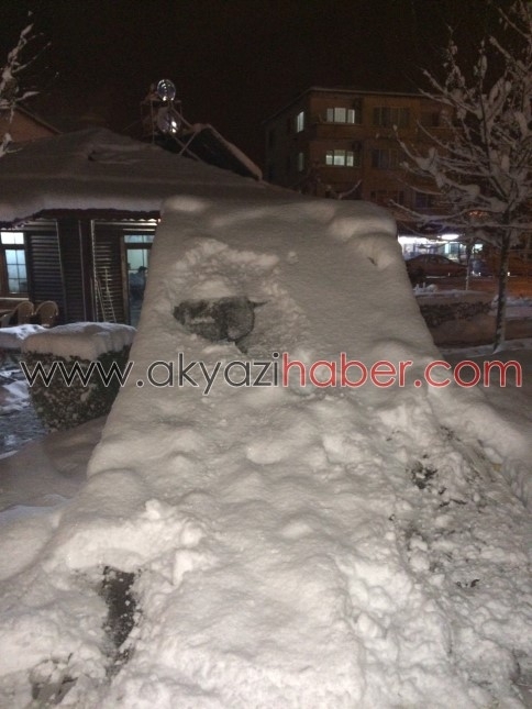 Kartopu oynayan çocuk birden kara battı