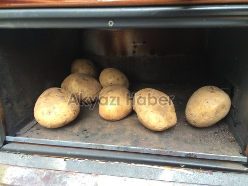 Sokak Ortasına Soba Kurarak Isındılar