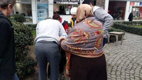 Fenalaşarak Yere Yığıldı