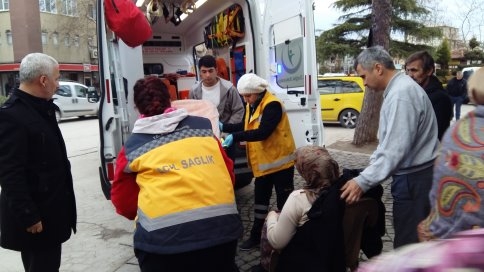 Fenalaşarak Yere Yığıldı