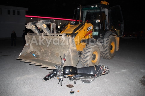 İş Makinasına Çarpan Genç Yaralandı