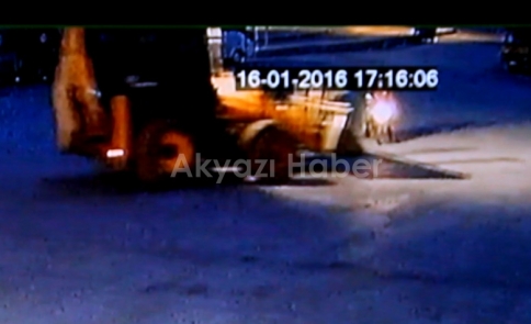 Motosiklet ile İş Makinesi çarpışma görüntüleri