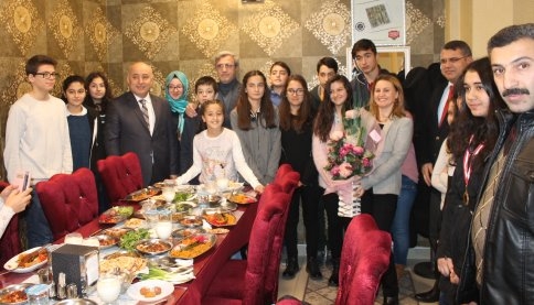 Başarılı Öğrenciler Onurlandırıldı