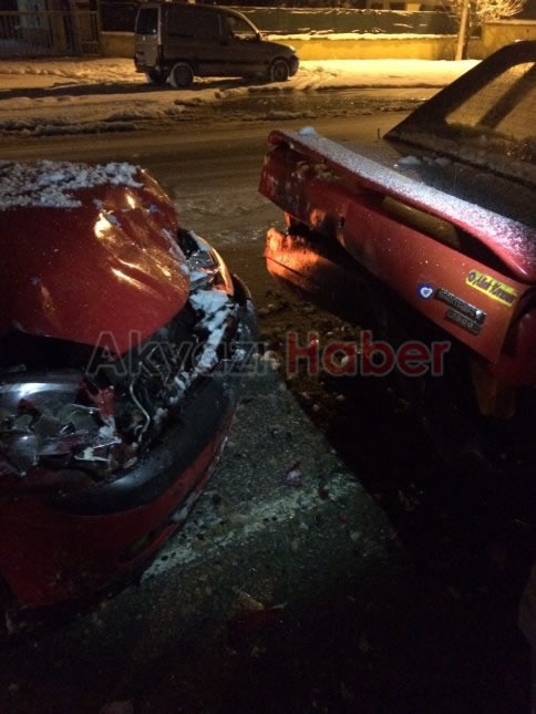 Akyazı Ormanköy Yolu Sapağında Kaza