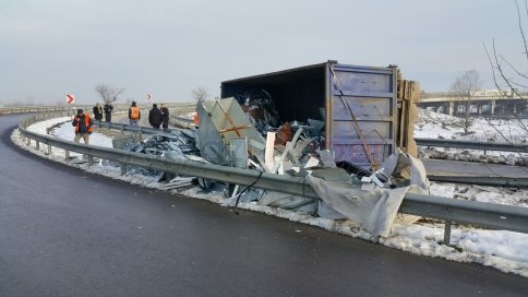 Kamyon Hakimiyetini Kaybetti