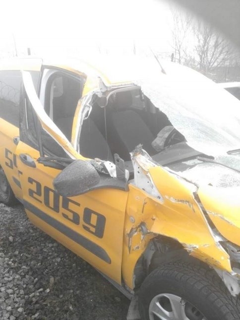 Kuzuluklu Taksici Tır'a Çarptı