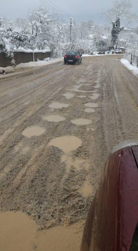 Köstebek Yuvasına Dönen Çukurlara Sosyal Medyada Tepki